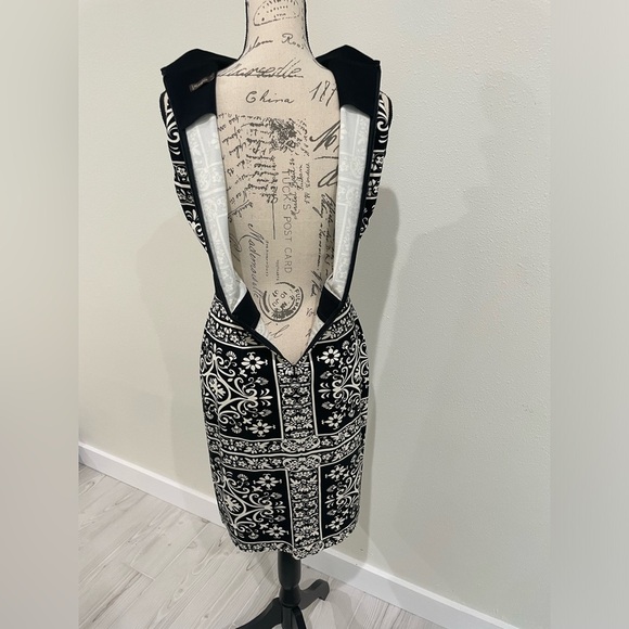Beautiful J. McLaughlin black and white dress size small EUC - Picture 5 of 7